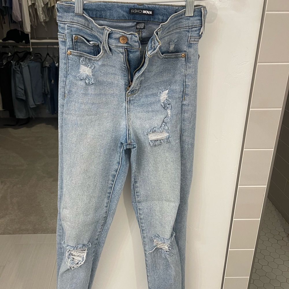 Fashion Nova size 25 high rise straight jeans